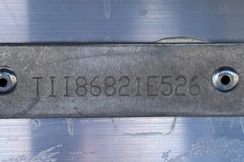 Slide: The Image of Hull identification number on Manitou Cruise 22 Max, 2026 model. - 28