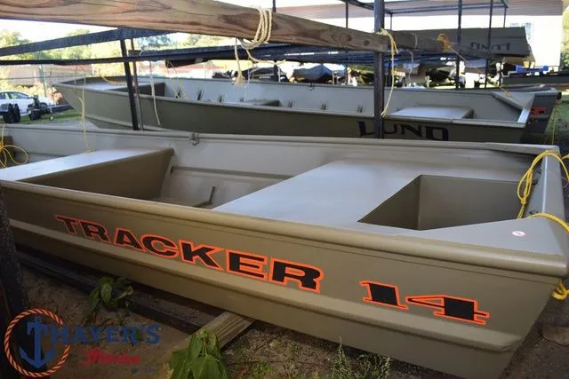 Slide: The Image of Tracker Grizzly 1436 Utility 2026 - 6