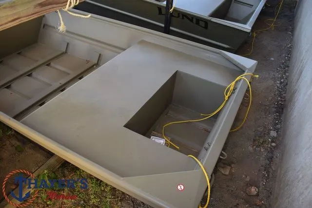 Slide: The Image of Tracker Grizzly 1436 Utility 2026 - 7