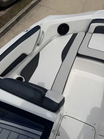 Slide: The Image of Yamaha SX195 2026 - 10