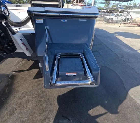 Slide: The Image of Robalo 266 Cayman 2023 - 10