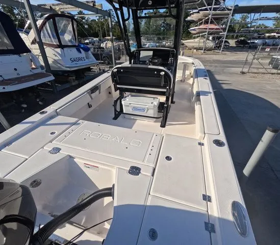 Slide: The Image of Robalo 266 Cayman 2023 - 11