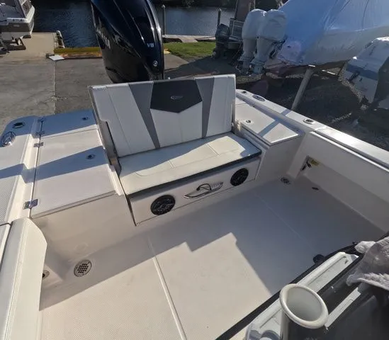 Slide: The Image of Robalo 266 Cayman 2023 - 13