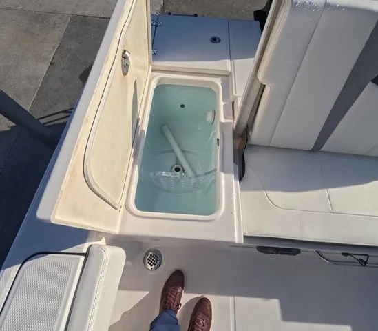 Slide: The Image of Robalo 266 Cayman 2023 - 14