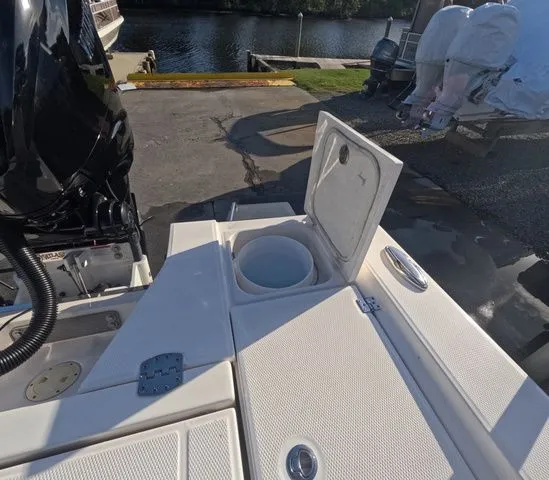 Slide: The Image of Robalo 266 Cayman 2023 - 16