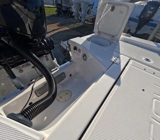 Slide: The Image of Robalo 266 Cayman 2023 - 18