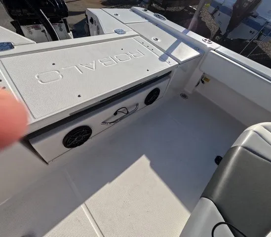 Slide: The Image of Robalo 266 Cayman 2023 - 22