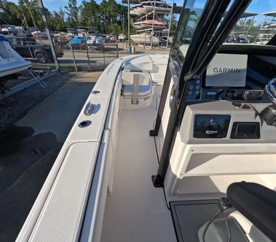 Slide: The Image of Robalo 266 Cayman 2023 - 26