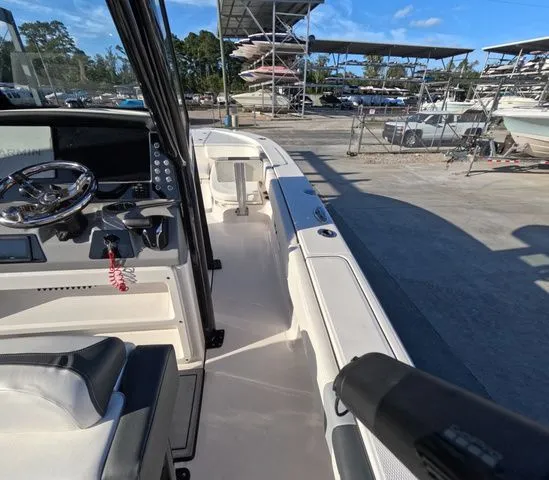 Slide: The Image of Robalo 266 Cayman 2023 - 27