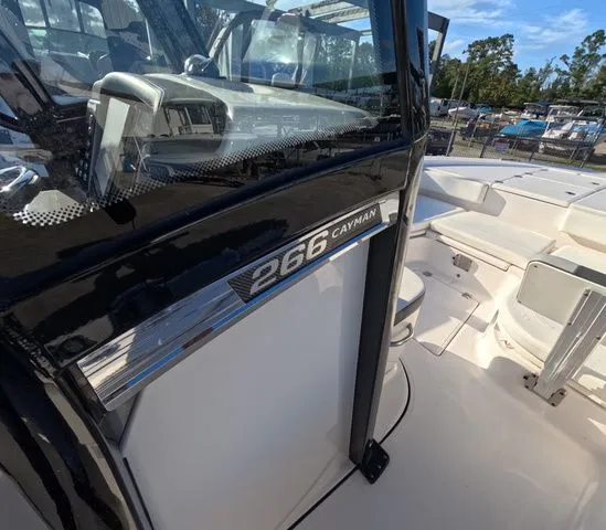 Slide: The Image of Robalo 266 Cayman 2023 - 28