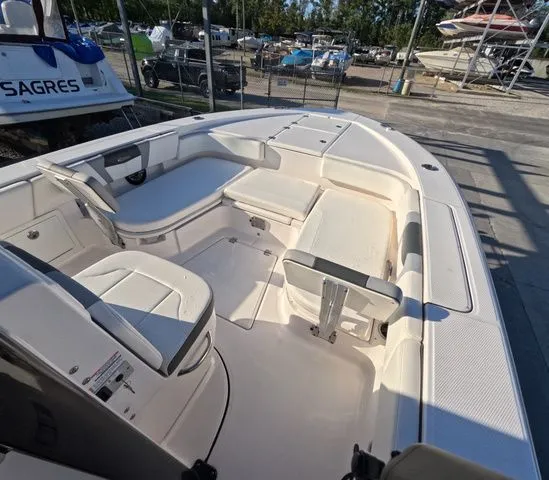Slide: The Image of Robalo 266 Cayman 2023 - 30