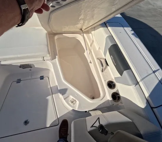 Slide: The Image of Robalo 266 Cayman 2023 - 31