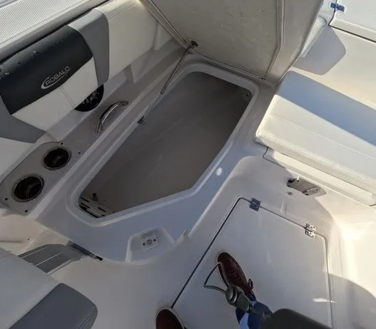 Slide: The Image of Robalo 266 Cayman 2023 - 32