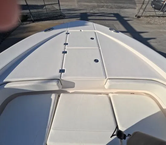 Slide: The Image of Robalo 266 Cayman 2023 - 35