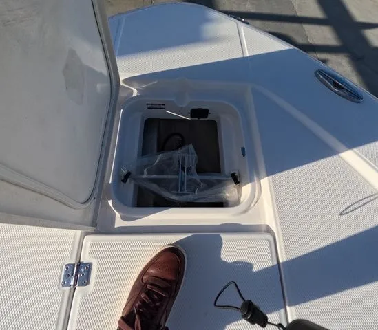 Slide: The Image of Robalo 266 Cayman 2023 - 37