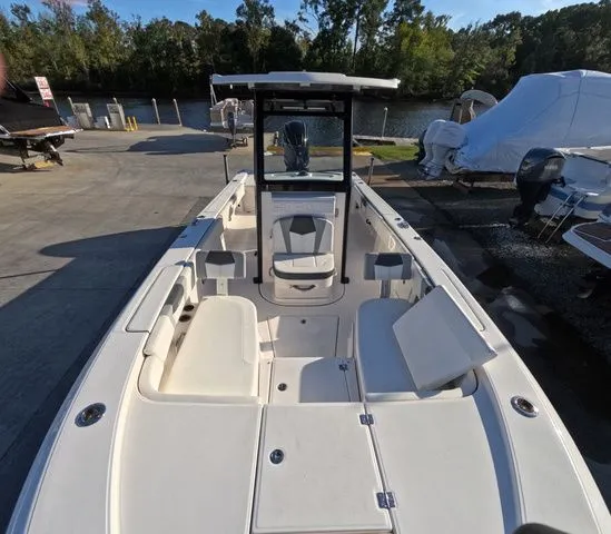 Slide: The Image of Robalo 266 Cayman 2023 - 38