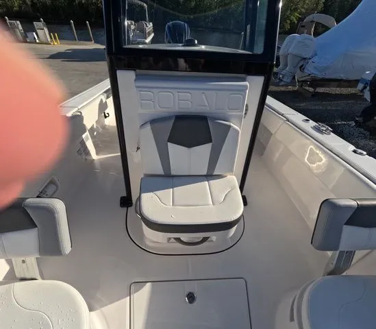 Slide: The Image of Robalo 266 Cayman 2023 - 39