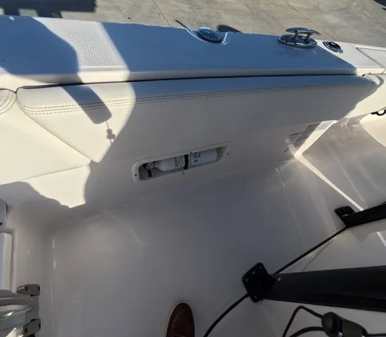 Slide: The Image of Robalo 266 Cayman 2023 - 43