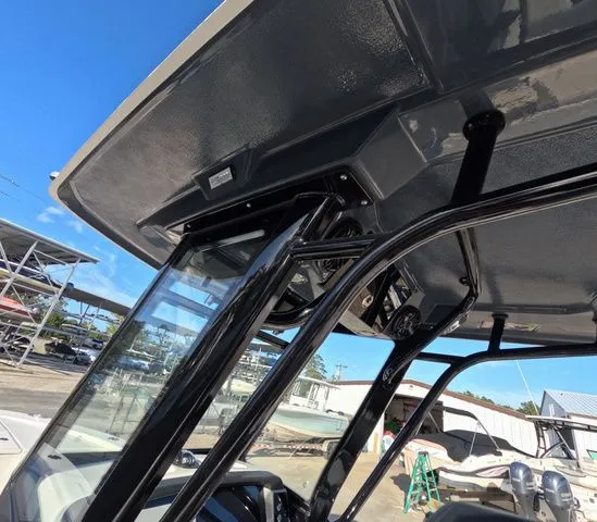 Slide: The Image of Robalo 266 Cayman 2023 - 46