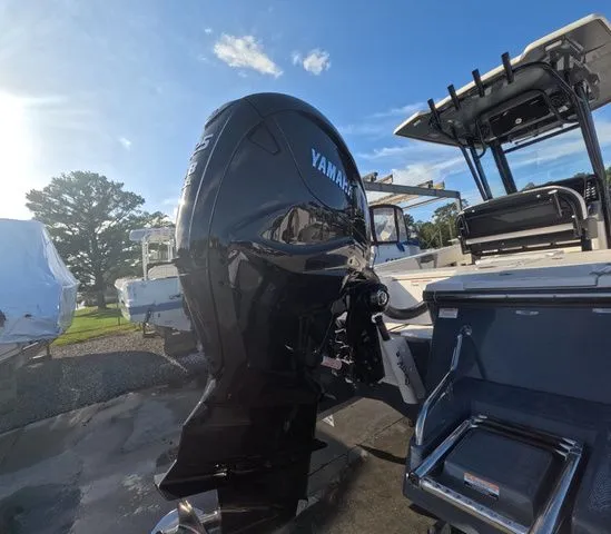 Slide: The Image of Robalo 266 Cayman 2023 - 9