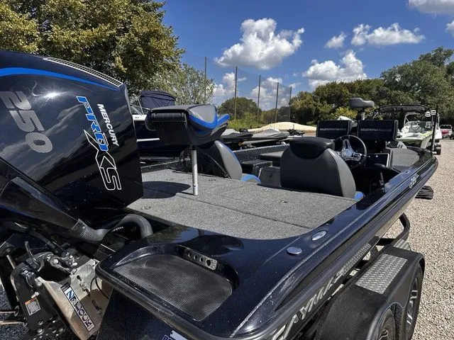 Slide: The Image of Caymas CX 20 2021 - 8