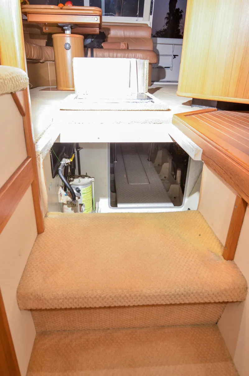 Slide: The Image of Bayliner 4788 Pilot House Motoryacht 2002 - 51