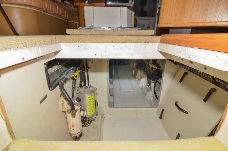 Slide: The Image of Bayliner 4788 Pilot House Motoryacht 2002 - 52