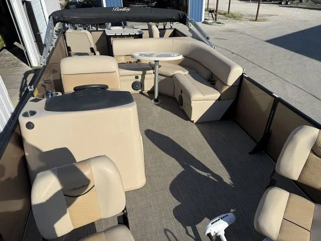 Slide: The Image of Bentley Pontoons 220 Fish 4 Point 2020 - 12