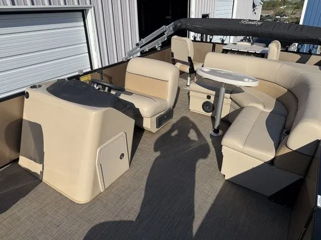 Slide: The Image of Bentley Pontoons 220 Fish 4 Point 2020 - 13