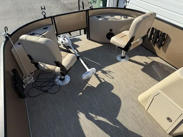 Slide: The Image of Bentley Pontoons 220 Fish 4 Point 2020 - 14