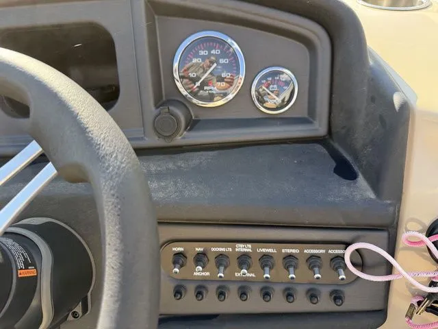 Slide: The Image of Bentley Pontoons 220 Fish 4 Point 2020 - 18