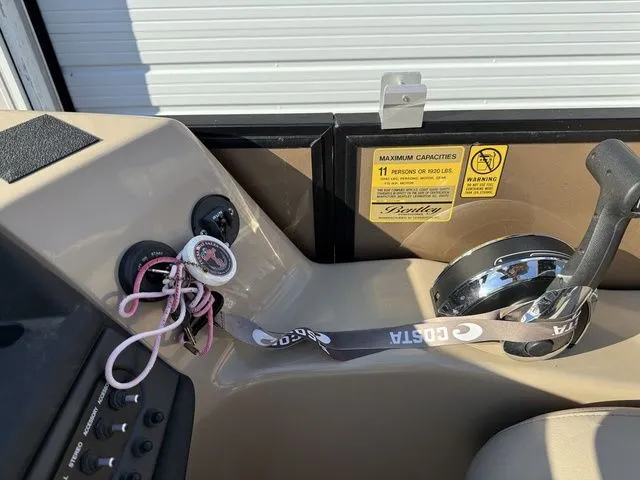 Slide: The Image of Bentley Pontoons 220 Fish 4 Point 2020 - 19