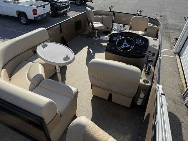 Slide: The Image of Bentley Pontoons 220 Fish 4 Point 2020 - 27