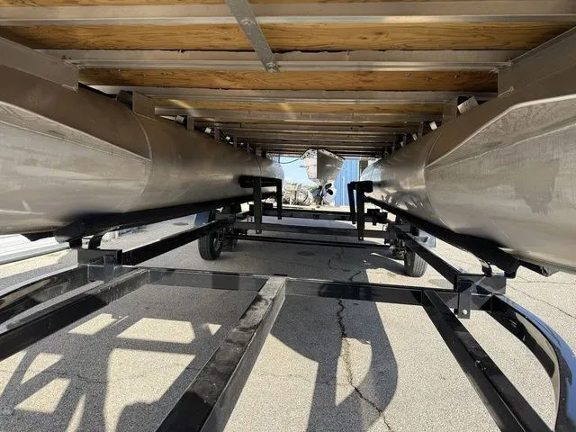 Slide: The Image of Bentley Pontoons 220 Fish 4 Point 2020 - 8