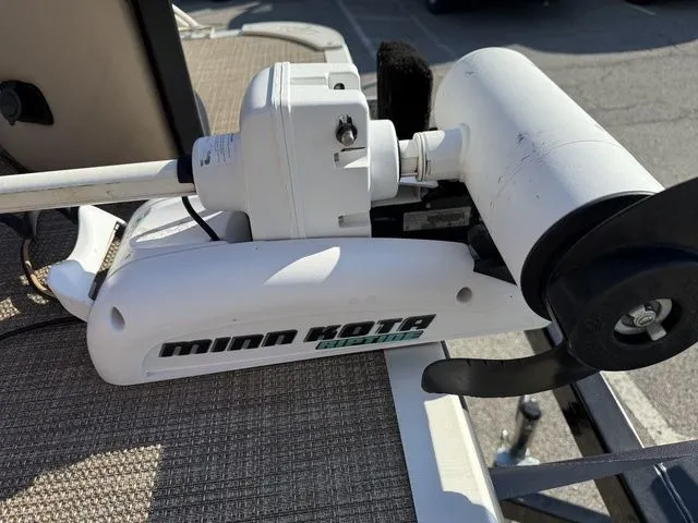 Slide: The Image of Bentley Pontoons 220 Fish 4 Point 2020 - 9