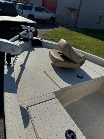 Slide: The Image of Xpress H20B Bay 2022 - 6