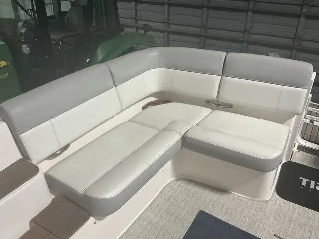 Slide: The Image of Tiara 31 TIARA 2018 - 7