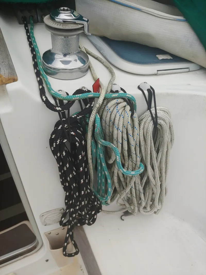 Slide: The Image of Beneteau Oceanus 321 1999 - 12