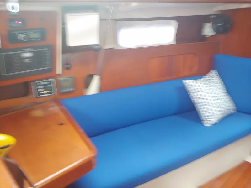 Slide: The Image of Beneteau Oceanus 321 1999 - 14