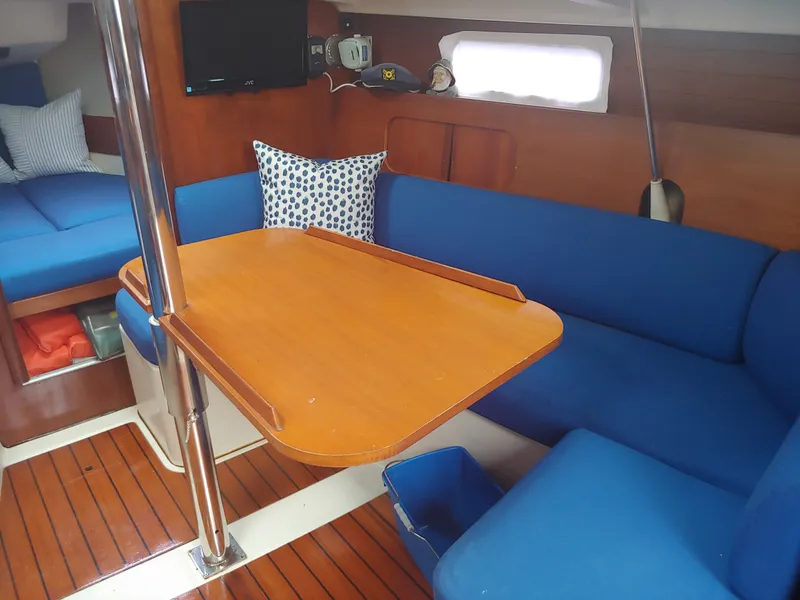 Slide: The Image of Beneteau Oceanus 321 1999 - 16