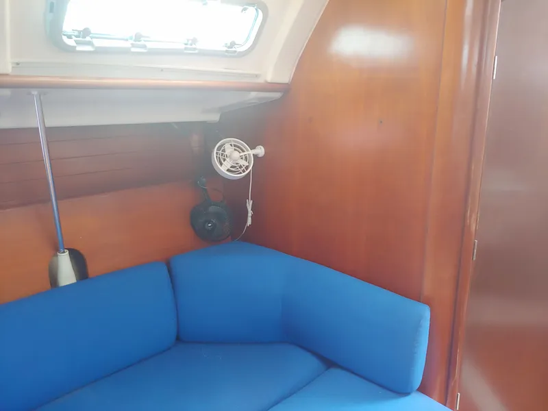 Slide: The Image of Beneteau Oceanus 321 1999 - 17