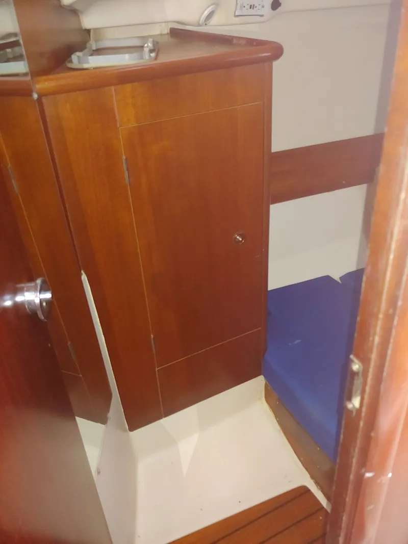 Slide: The Image of Beneteau Oceanus 321 1999 - 23