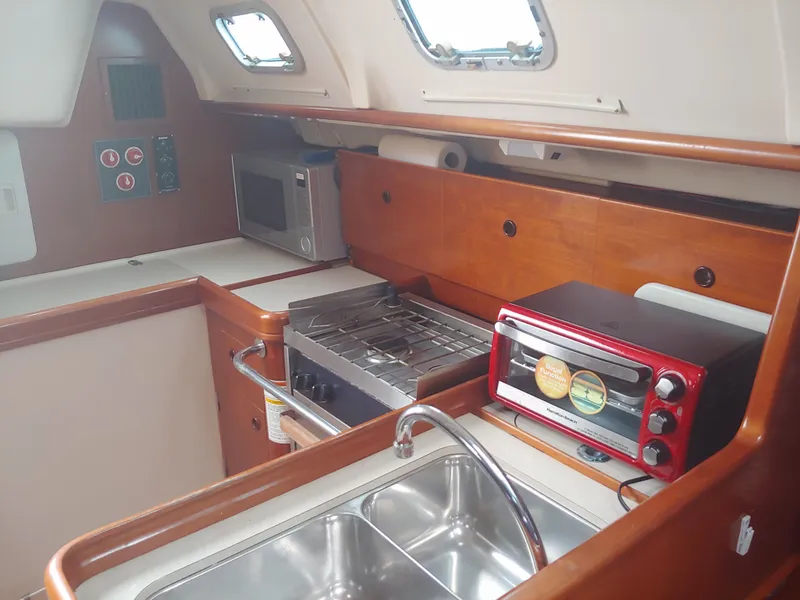 Slide: The Image of Beneteau Oceanus 321 1999 - 24