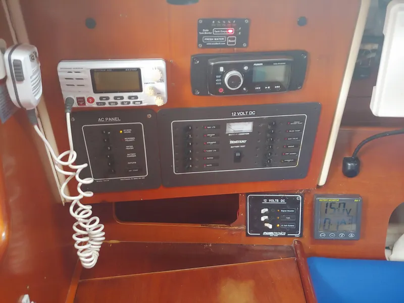 Slide: The Image of Beneteau Oceanus 321 1999 - 25