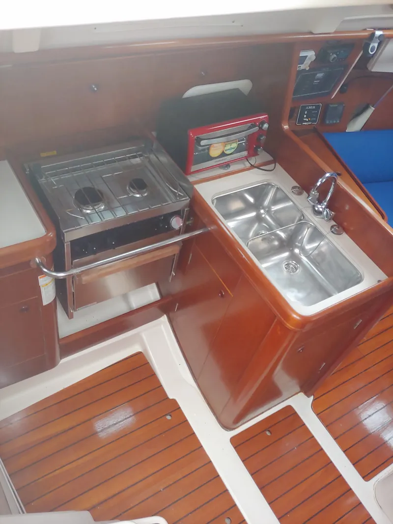 Slide: The Image of Beneteau Oceanus 321 1999 - 28