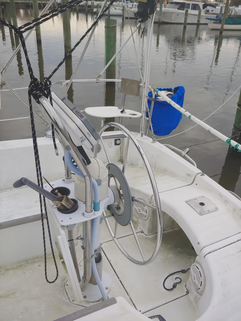 Slide: The Image of Beneteau Oceanus 321 1999 - 4