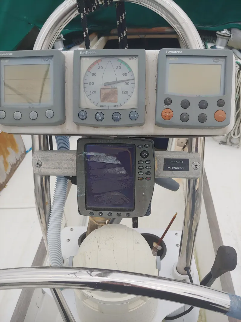 Slide: The Image of Beneteau Oceanus 321 1999 - 5