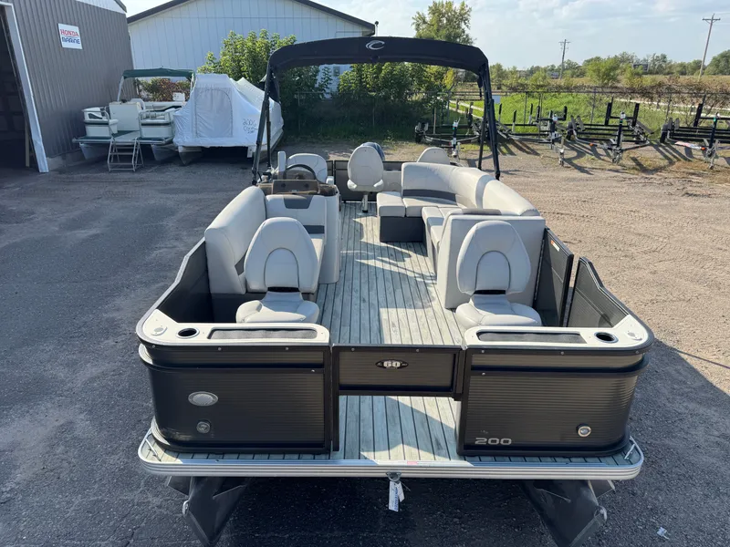 Slide: The Image of Crest 200 Pontoon with 115HP Yamaha Fourstroke EFI 2017 - 10