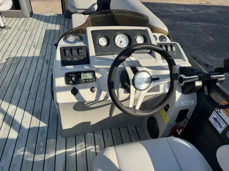 Slide: The Image of Crest 200 Pontoon with 115HP Yamaha Fourstroke EFI 2017 - 24