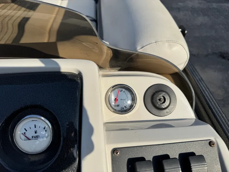 Slide: The Image of Crest 200 Pontoon with 115HP Yamaha Fourstroke EFI 2017 - 26